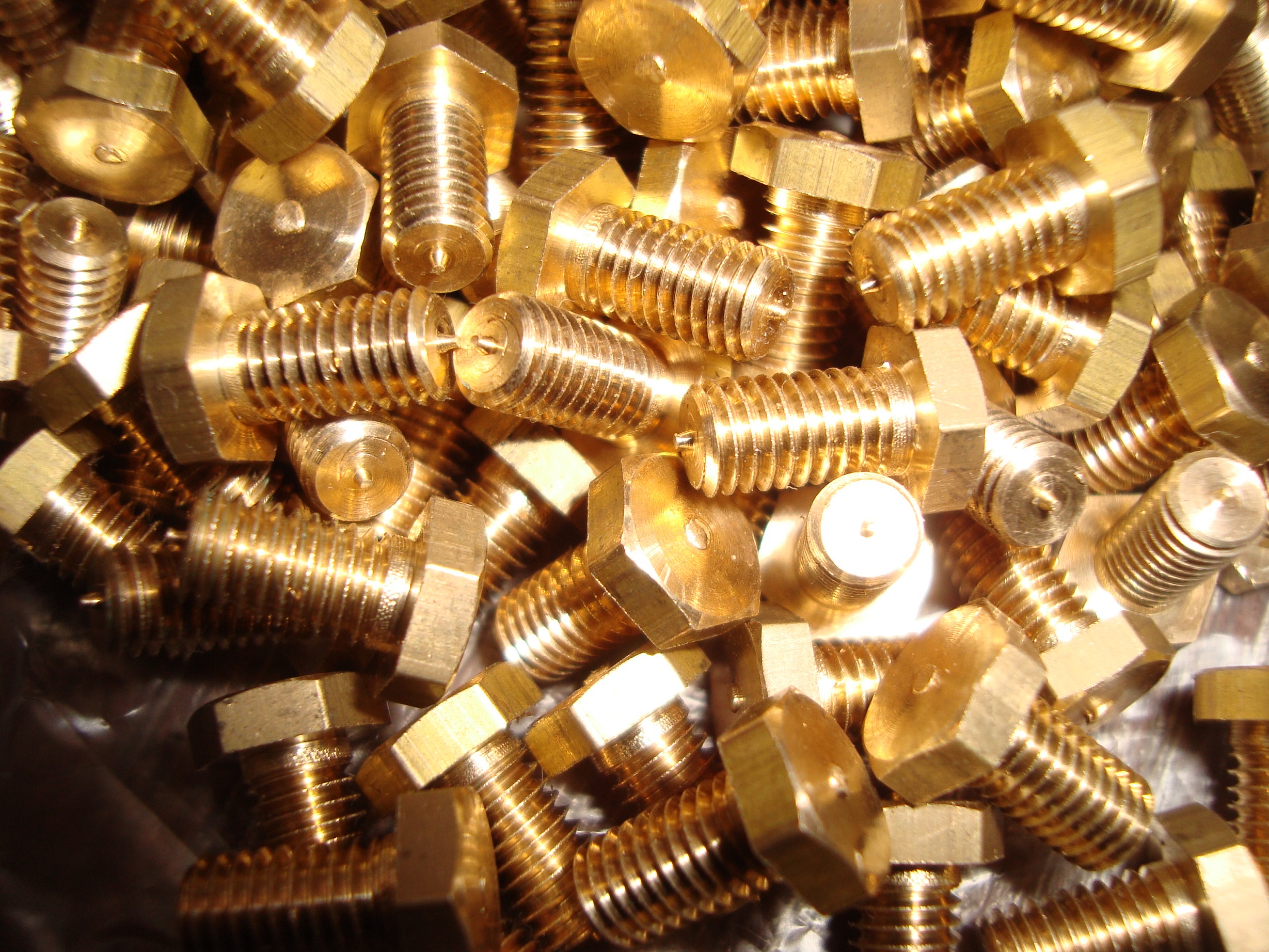 Латунный и бронзовый крепеж — особенности, преимущества и сферы использования в промышленности 7 Теплопроводность и коррозионная стойкость